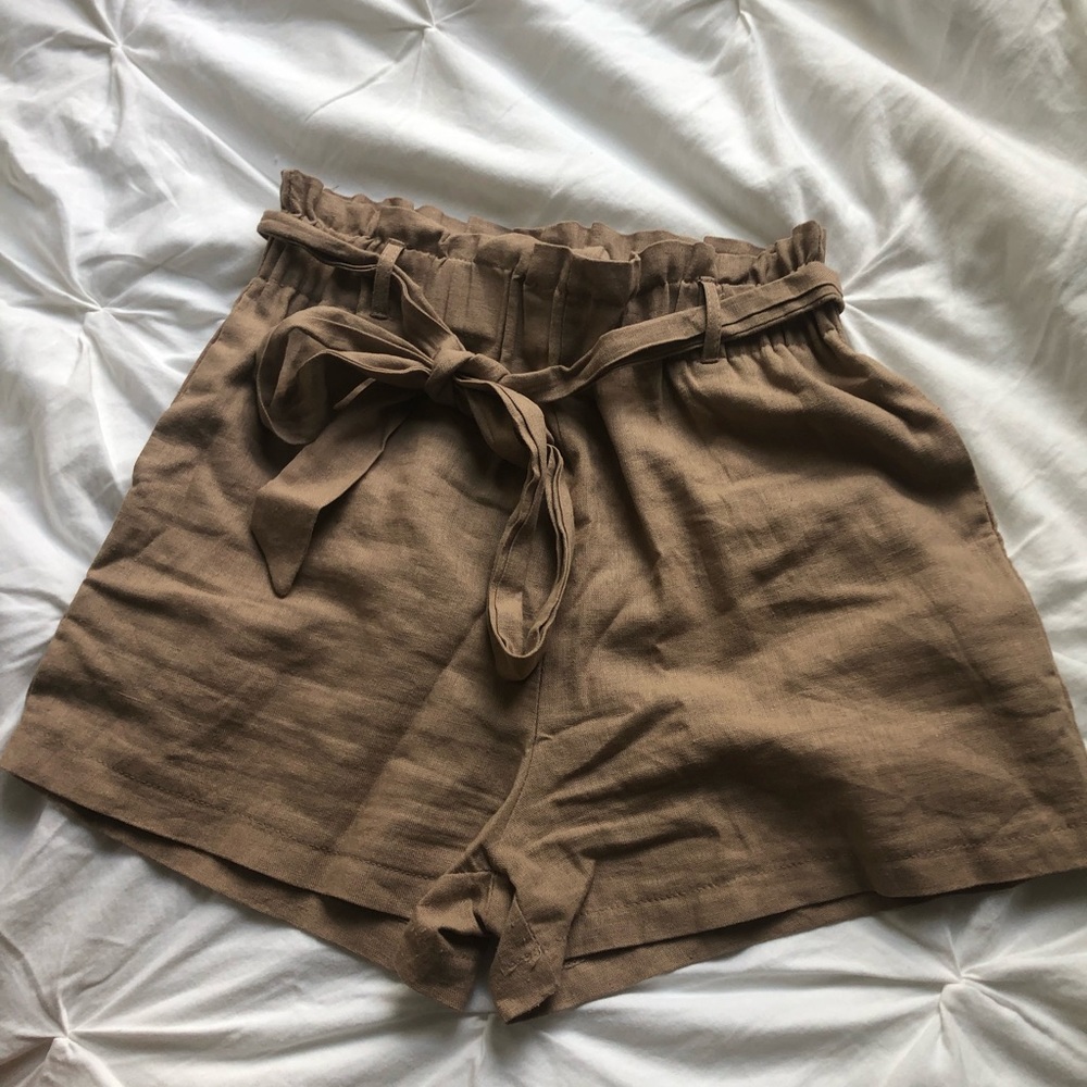 SOLD Brown linen shorts with a bow size M.
